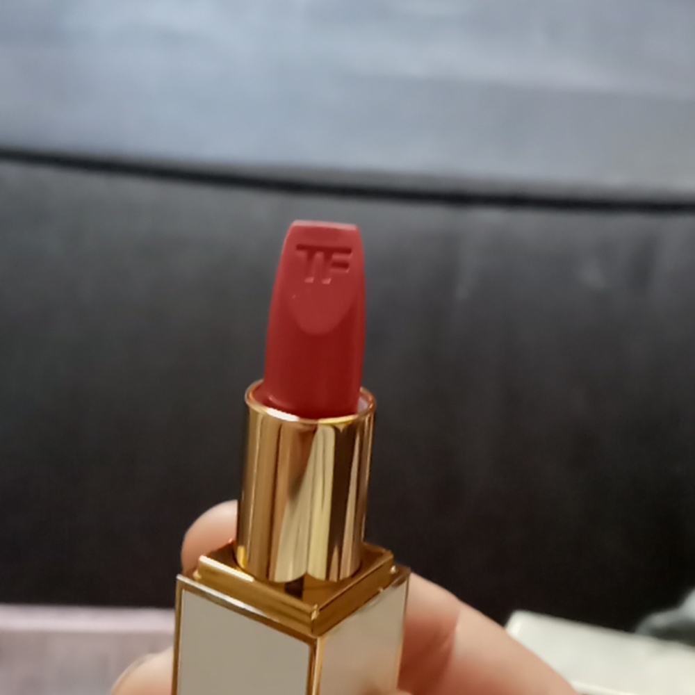 Lipstick - Picture 4 of 4